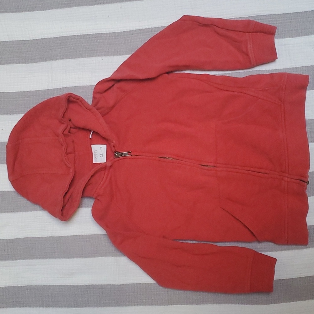 Red hooded sweatshirt, 4-5 years